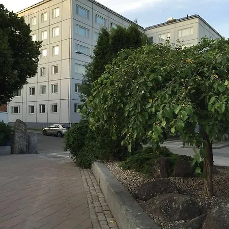 Sairaalakatu, Laemmin Saehkoeistetty Autotalli Sisaeltyy Hintaan